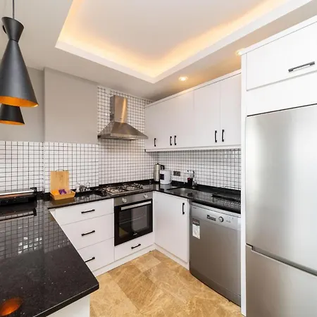 Full Furnished Flat With Sea View In Antalya Appartement
